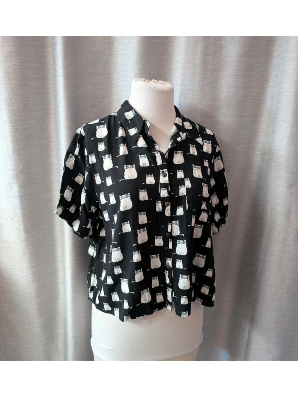 SOLD Cat Print Rayon Cropped Button Up Shirt L